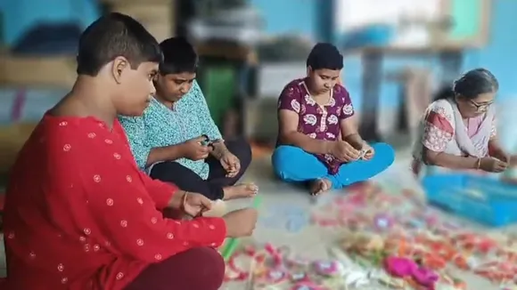 Adolescents with special needs are making rakhis, রাখি, রাখিবন্ধন উৎসব