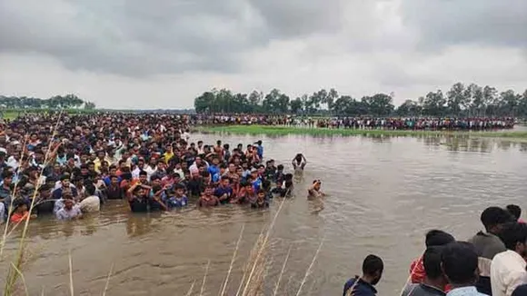 Over 2 thousand Bangladeshi are trying to cross the border to enter India