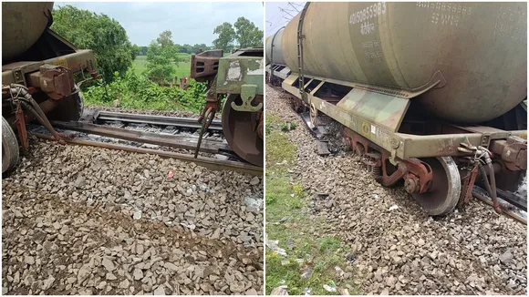 "train,railway,west bengal,goods train,derailed,Rangapani railway station"