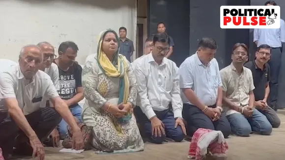 At the meeting, representatives from Marwari groups, both men and women, knelt in the presence of Pegu, representatives of the district administrations, the protesting organisations and the media to issue a “public apology”. (Screengrab)