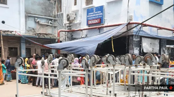 Kolkata Doctor Rape and Murder Case Live Updates: Essential services will remain operational. This includes emergency care and critical treatments, which will continue as usual. (Express photo by Partha Paul)