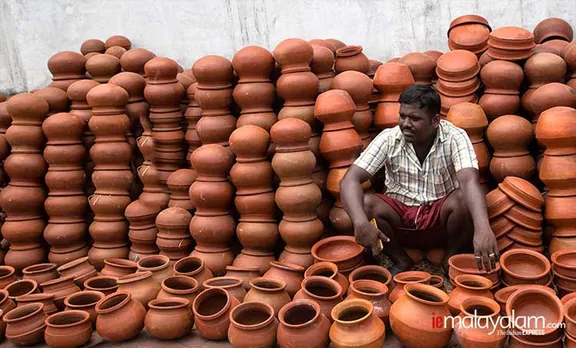 Attukal Pongala 2020: പൊങ്കാലയർപ്പിക്കാൻ നാടും നഗരവും ഒരുങ്ങി; ചിത്രങ്ങൾ