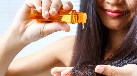 Hair oil applying