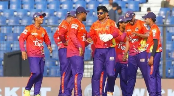 Bus driver locks players kits payment crisis BPL Durbar Rajshahi overseas players stranded in hotel Tamil News
