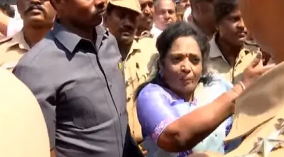 tamilisai protest
