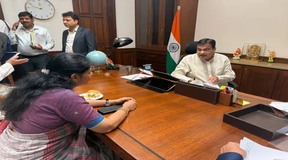 Kanimozhi meets Nitin Gatkari