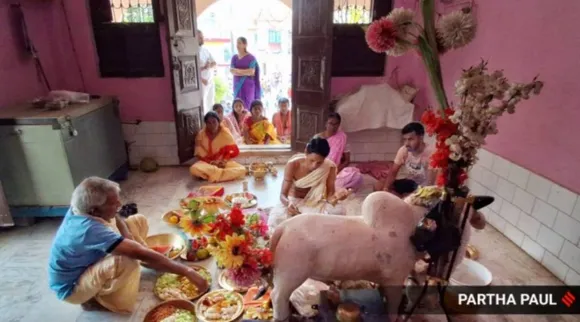 மேற்கு வங்கக் கிராமத்தில் முடிவுக்கு வந்த சாதி பாகுபாடு: வரலாற்றில் முதல் முறையாக கோவிலுக்குள் நுழைந்த 5 தலித்துகள்