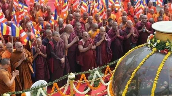 பௌத்தம் தனி மதம்; இந்துக்கள் மதம் மாற அனுமதி பெற வேண்டும் - குஜராத் அரசு