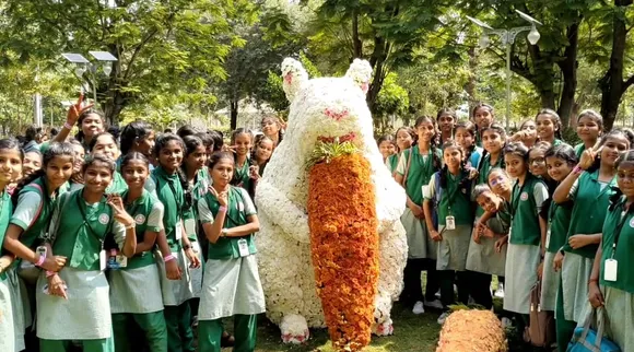 கண்கவரும் மலர்கள்... சிறுதானிய உருவாங்கள் : சுற்றுலா பயணிகளை வியப்பில் ஆழ்த்தும் கோவை மலர் கண்காட்சி