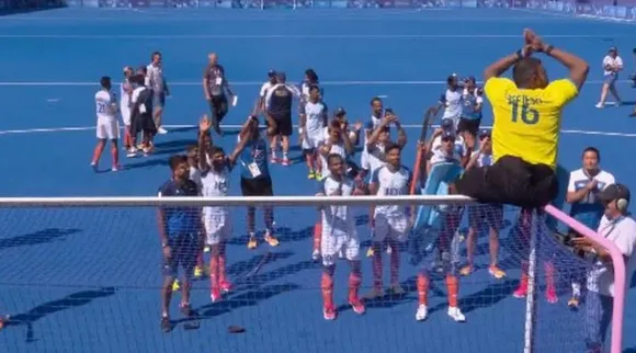 Indian Hockey Team Pays Special Tribute To PR Sreejesh After Paris Olympics 2024 Bronze Win Tamil News 