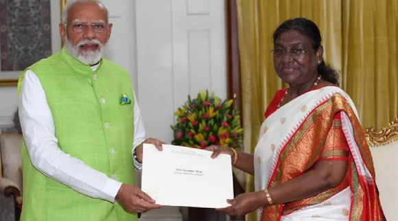 PM Modi Council of Ministers submit resignation to President Murmu Tamil News 