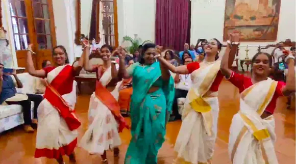 ஜார்க்கண்ட் உதயநாள் கொண்டாட்டம்: மாணவிகளுடன் நடனமாடி வியப்பில் ஆழ்த்திய புதுவை ஆளுநர் -வீடியோ