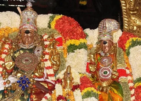 ஞாயிற்றுக் கிழமை மீனாட்சி திருக்கல்யாணம்: வீட்டில் திருமாங்கல்யம் மாற்றிக் கொள்ளும் நேரம்- நடைமுறை என்ன?