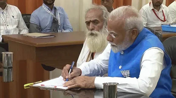 PM Modi files nomination from Varanasi and declares Total Assets Worth Rs 3.02 Crores Affidavit Tamil News 