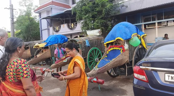 வைத்தீஸ்வரன் கோயிலில் தொடரும் பாரம்பரியம்: மாட்டு வண்டியில் வந்து லட்சக்கணக்கானோர் வழிபாடு