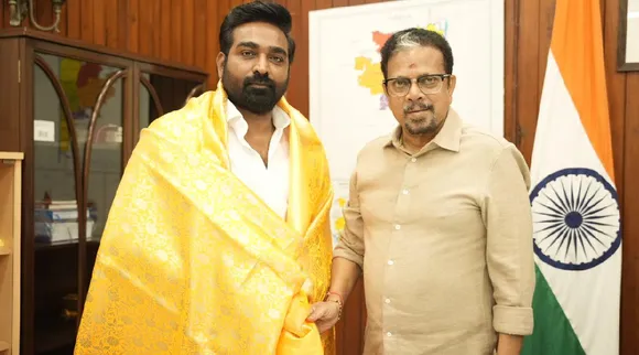 Vijay Sethupathi meeting with puducherry governor Kuniyil Kailashnathan Tamil News 