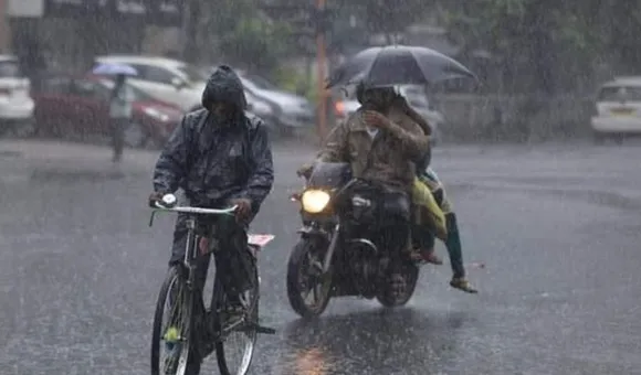 സംസ്ഥാനത്ത് നാല് ജില്ലകളിൽ മഴയ്ക്ക് സാധ്യത; ഇടിമിന്നലിനും ശക്തമായ കാറ്റിനും സാധ്യത