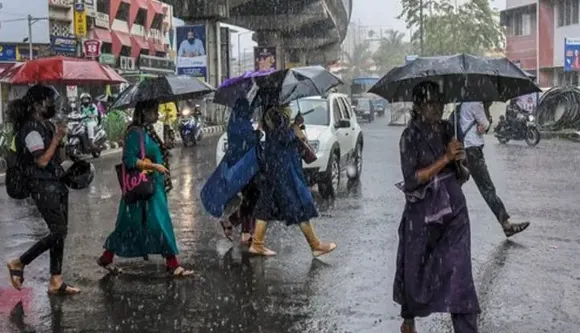 heavy rain in kerala orane alert in 10 districts