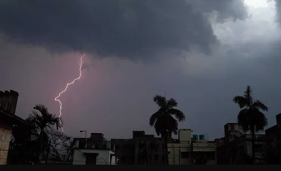 സംസ്ഥാനത്ത് വരും ദിവസങ്ങളിൽ മഴ തുടരുമെന്ന് കാലാവസ്ഥാ വകുപ്പ്; ഇടിമിന്നൽ ജാഗ്രതാ നിർദേശം