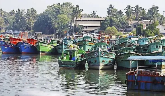 കടലിൽ പോകുന്ന മത്സ്യത്തൊഴിലാളികൾക്ക് ആധാർ കാർഡ് നിർബന്ധം,തീരുമാനം രാജ്യ സുരക്ഷ മുൻനിർത്തി; സജി ചെറിയാൻ 