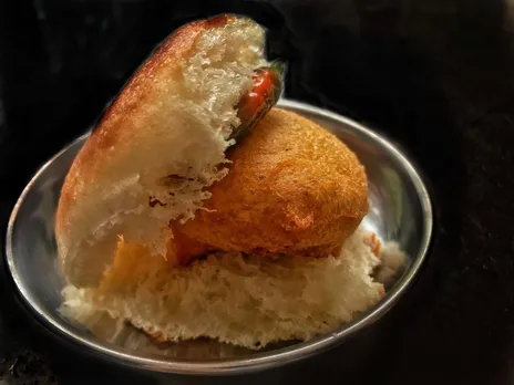Vada Pav delivery in Pune