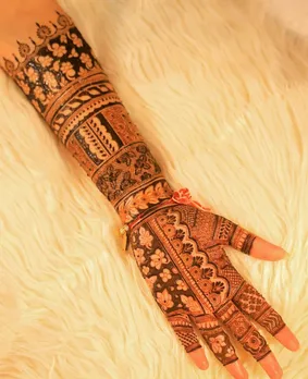 Henna artists in Delhi 