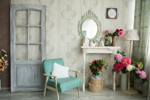 Here's how you can set up a vintage corner in your room!