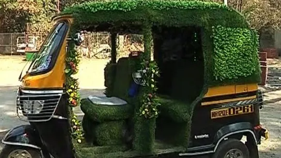 Ibrahim Tamboli’s Auto Rickshaw is Pune’s Very Own Garden on Wheels!