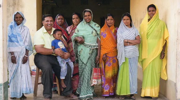 From quitting his business after an accident to providing livelihood to tribal women from Bihar, Mr. Khitish Pandya talks about founding the Eco Saree Club.