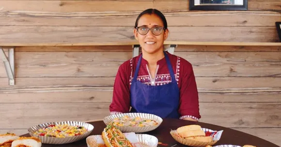 A Vada Pav joint by Indu Rajput was born amid physical disabilities to inspire daughters!