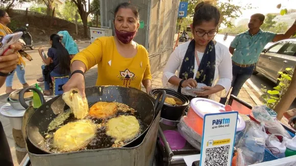 BR O'Pao in Surat is selling 'Ulta Vada Pav' and it looks totally drooling!