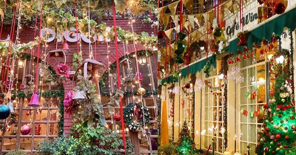Delhi peeps! Let's check out some of the best Delhi cafes for Christmas that are giving us festive vibes!