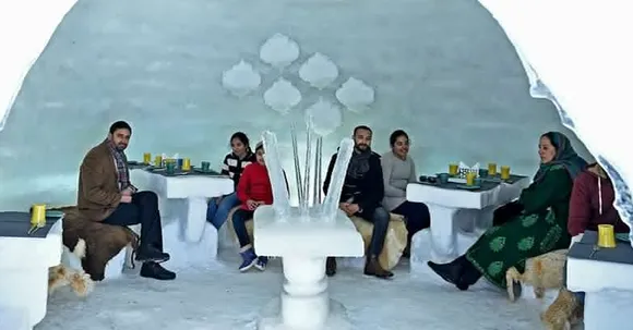 India's First Igloo Cafe in Kashmir welcomes visitors to sit and eat inside the snow!
