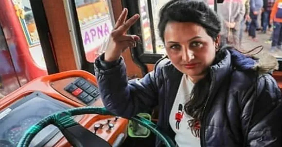 Pooja Devi becomes the first woman bus driver of Jammu and Kashmir!