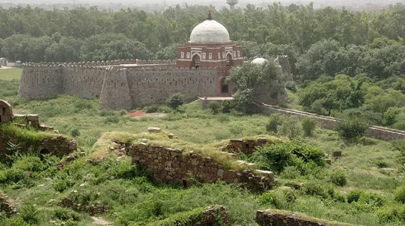 The Tughlaqabad Fort in Delhi takes you through the ruins of the Forgotten History!