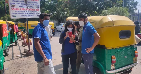 Meet 'Bengaluru Hudugaru', a volunteering team helping auto drivers to register for financial aid on the government portal