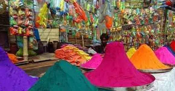 Lucknow people! Holi is here but are you up for it? These Lucknow markets for Holi shopping will make you all ready!