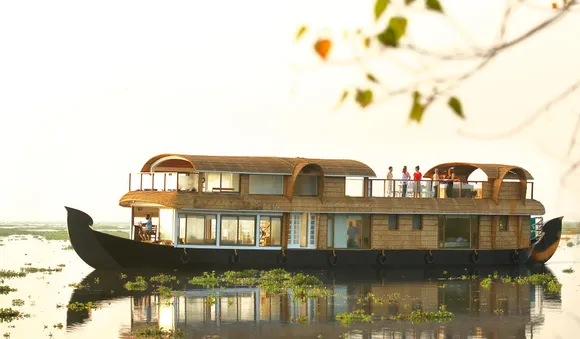 Head to the luxurious Leia cruise if you love Kerala's backwaters!