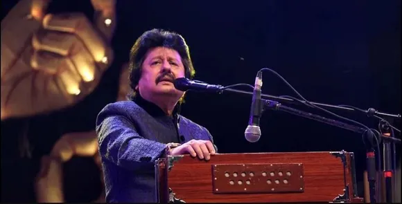 Pankaj Udhas Celebrate His 67th Birthday Today - Entertainment News: Amar  Ujala - जमींदार के परिवार में जन्मे पंकज उधास, फिल्में फ्लॉप और गजल गायकी  में टॉप, लव स्टोरी रोमांचक