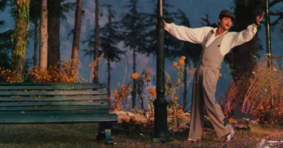 Picture the song: Similes and smiles in 'Ek Ladki Ko Dekha'