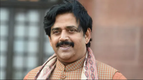 Ravi Kishan Birthday: रवि किशन के लिए एक्टर बनना नहीं था आसान, लेदर बेल्ट  से हुई थी पिटाई - Ravi Kishan Birthday When Bhojpuri Actor beaten by father  with leather belt tmovb -