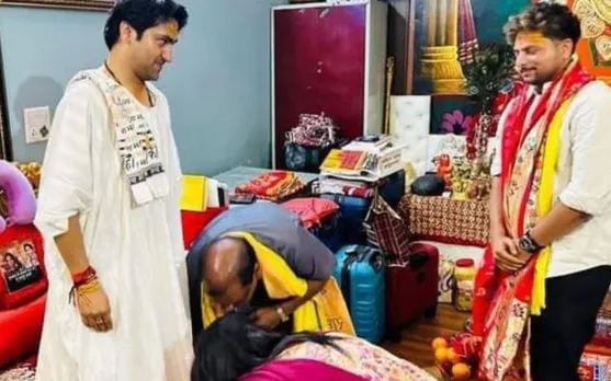 'Phirse paanch wicket lega'- Fans react as Kuldeep Yadav visits Bageshwar Dham Sarkar again with his family ahead of World Cup 2023