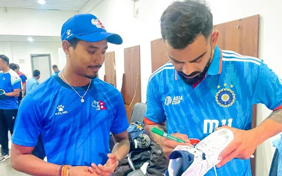 'Badhia kaam kia hain'- Fans react as Virat Kohli signs autograph to Sompal Kami on his shoes