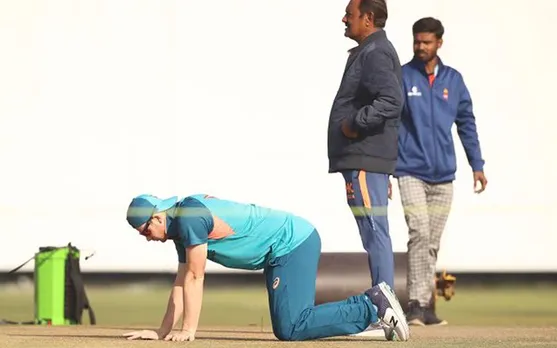 'Bat Leke Practice karo bey..' - Fans troll Steve Smith as he takes close look at Delhi Pitch ahead of second Test
