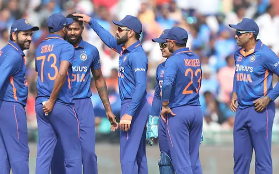 ‘Teesra match bhi aaj hi rkhwa lo’- Fans shocked as New Zealand surrender in powerplay vs India in 2nd ODI
