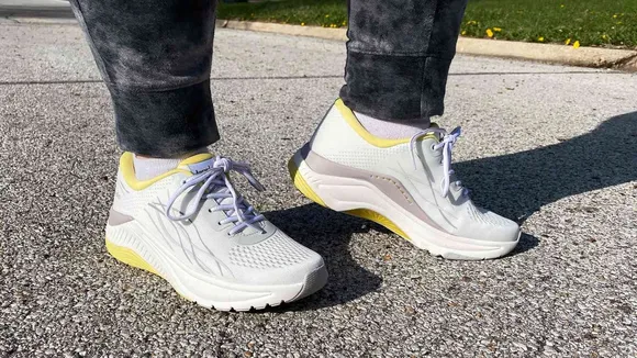 Stepping Up Comfort: The Best Walking Shoes for Flat Feet in 2024