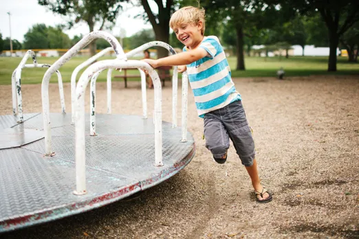 5 health benefits of kids playing outside - Care.com Resources