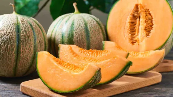 Muskmelon with milk may be a bad food combination | HealthShots