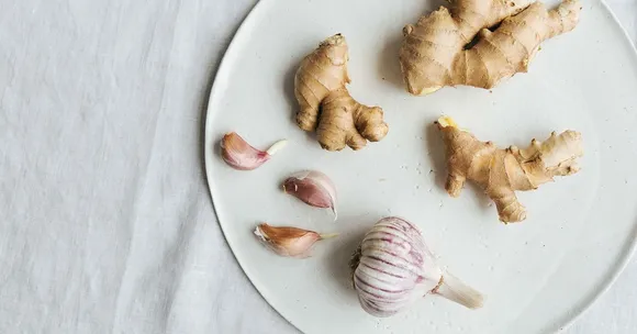 7 Impressive Benefits of Combining Garlic and Ginger