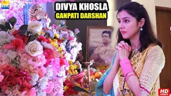 Ganesh Chaturthi 2022 | Divya Khosla Kumar, Tulsi Kumar, Khushali Kumar & Darshan Kumaar seeks blessing